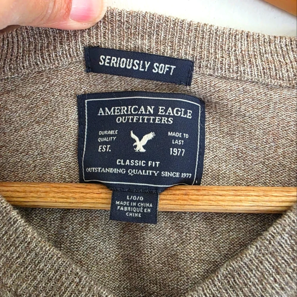 American Eagle Seriously‎ Soft Classic Fit V-Neck Sweater Men's Size Large